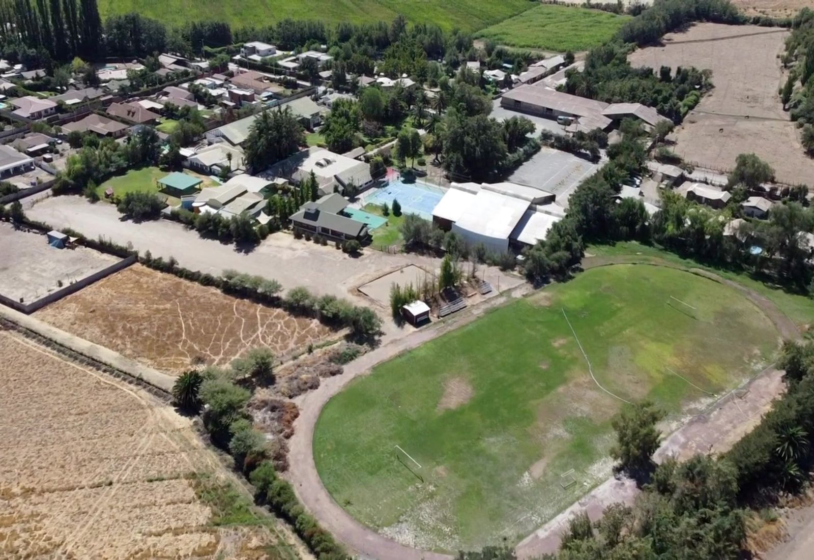 Estudiantes de Sun Valley College en el campus